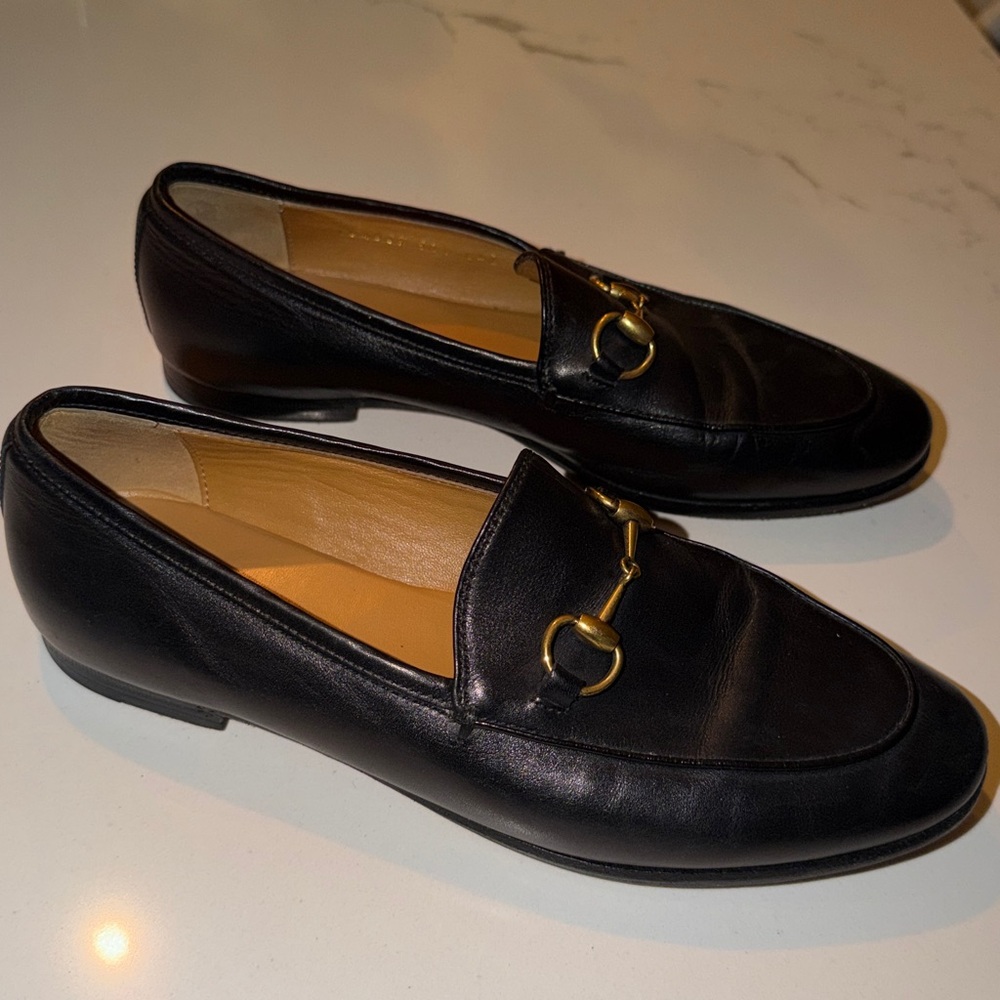 Women's Gucci Jordaan Loafer
Elegant flat loafer with 0.5 heel in size 36.5 - Picture 5 of 5